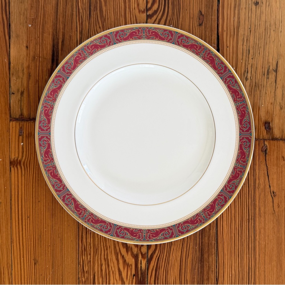 Royal Doulton Martinique Dinner Plate Fine Bone China DP 10.75”